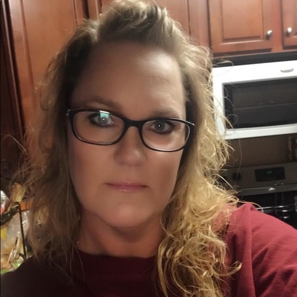 Meet your Posher, Lori - Picture 1 of 1